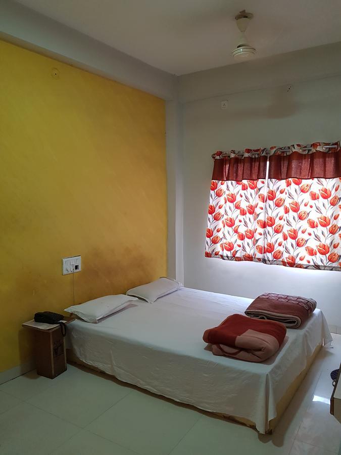 โรงแรมศรี รถี กฤษณะ Godarpura ภายนอก รูปภาพ